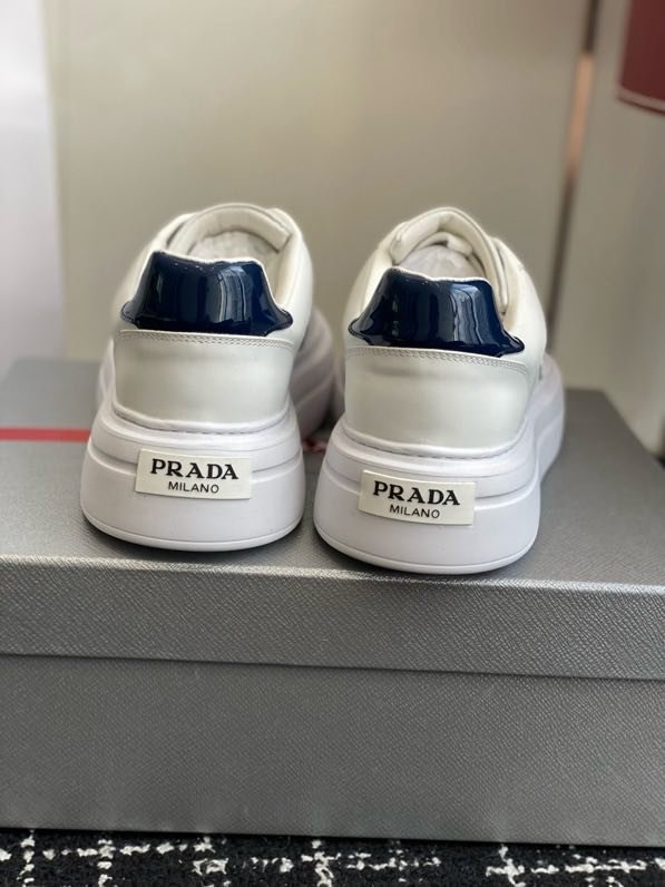 Кроссовки женские фото 8