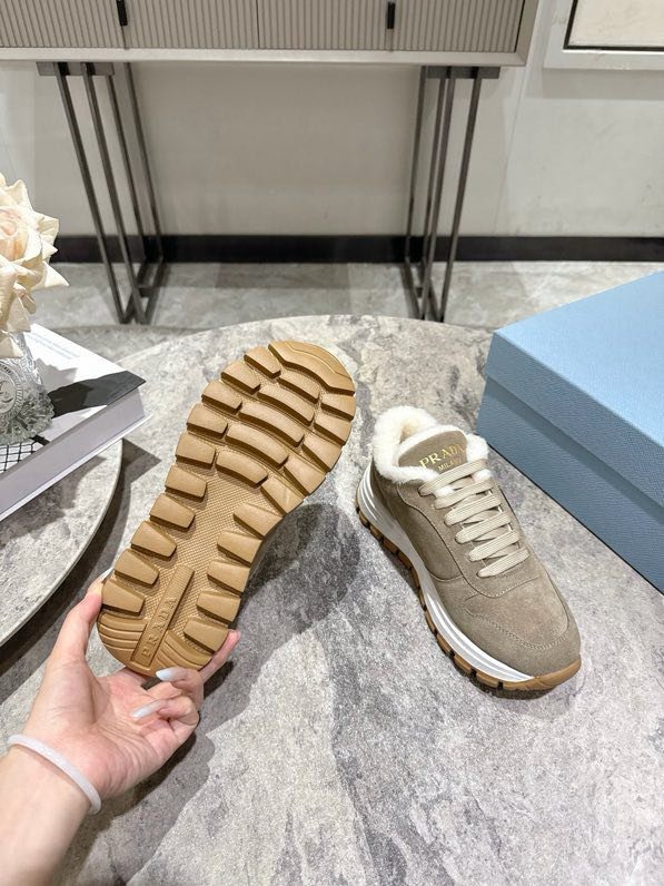 Кросівки жіночі фото 8