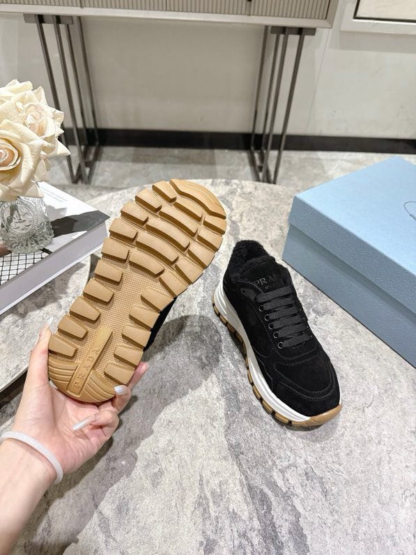 Кросівки жіночі фото 8