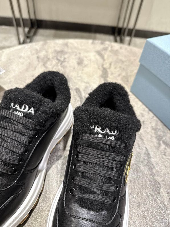 Кросівки жіночі фото 8