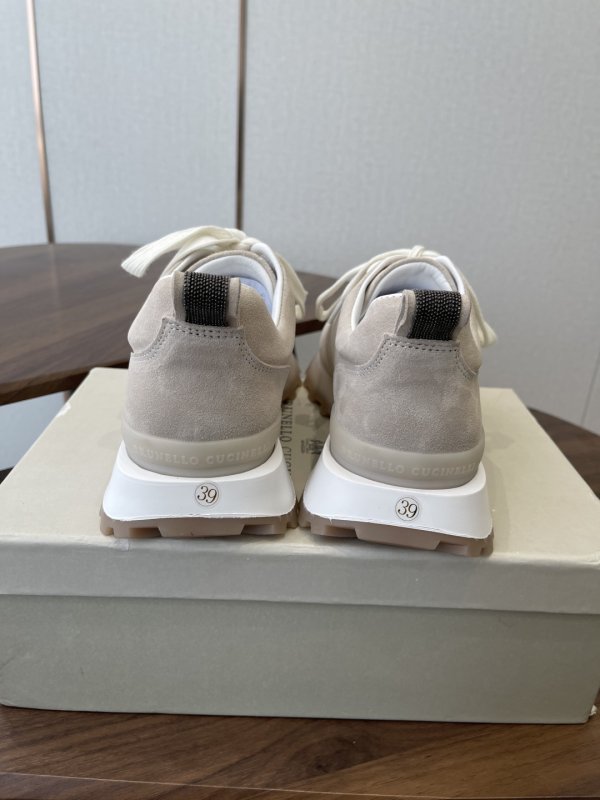 Кроссовки женские фото 8