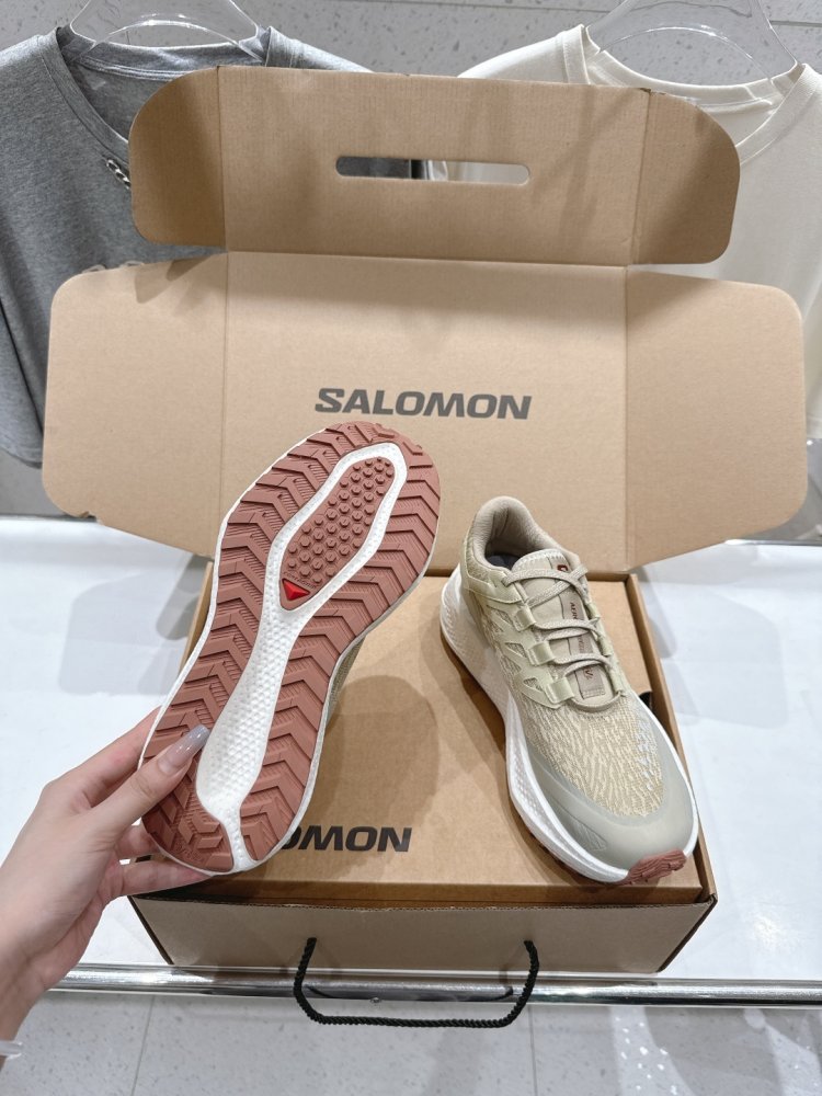 Кросівки жіночі фото 9