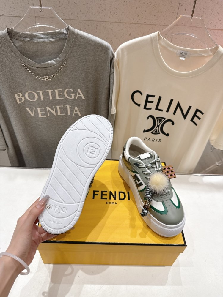 Кросівки жіночі фото 9