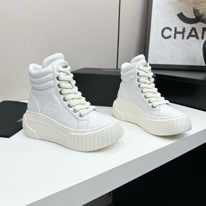 Кросівки жіночі фото 9