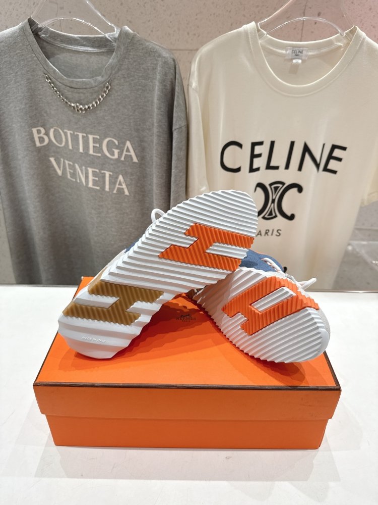 Кросівки жіночі фото 9