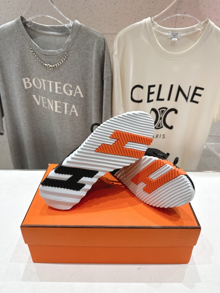 Кросівки жіночі фото 9