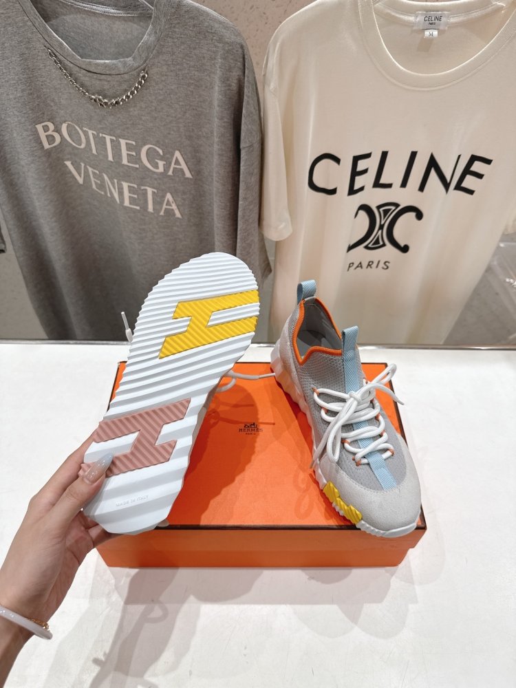 Кросівки жіночі фото 9