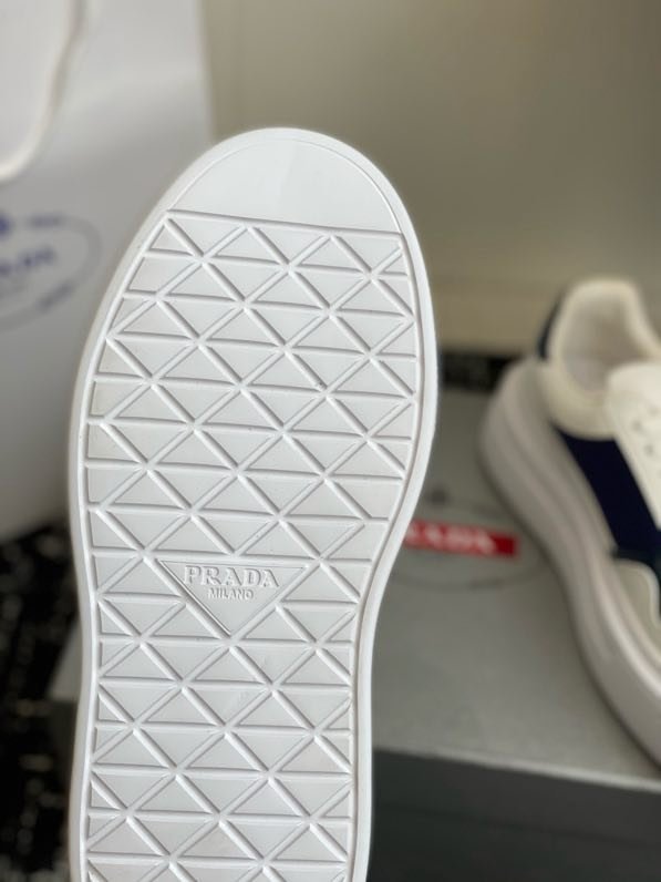 Кроссовки женские фото 9