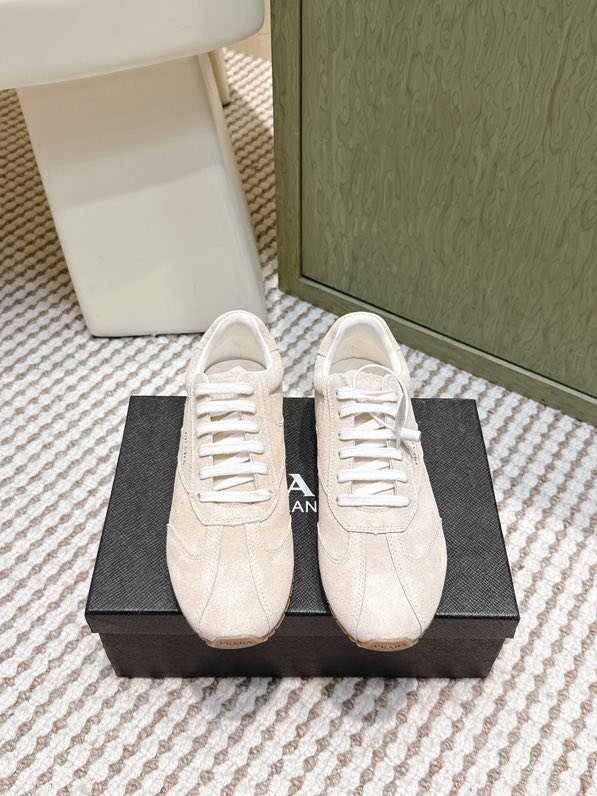 Кросівки жіночі фото 9