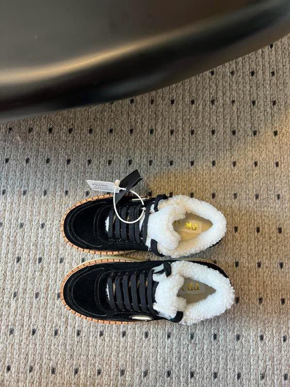 Кросівки жіночі фото 9