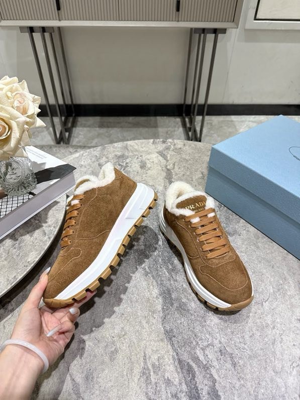 Кросівки жіночі фото 9