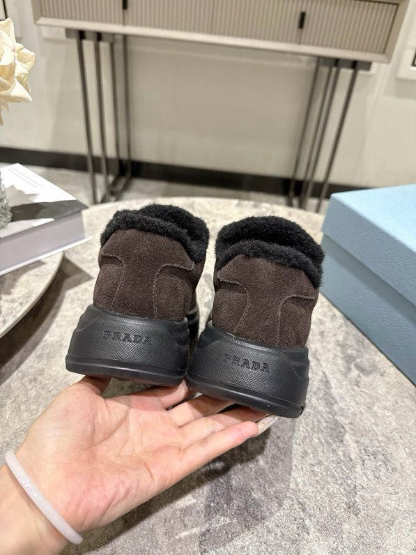 Кросівки жіночі фото 9