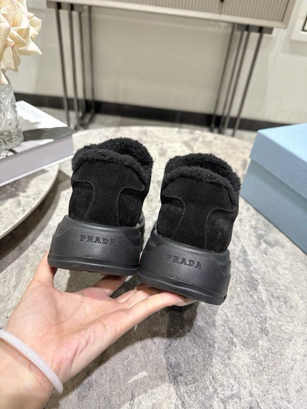 Кросівки жіночі фото 9