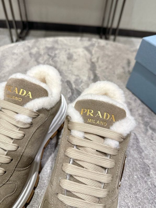 Кросівки жіночі фото 9