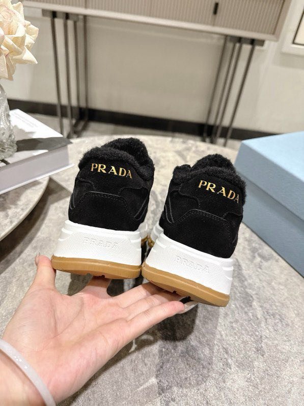 Кросівки жіночі фото 9