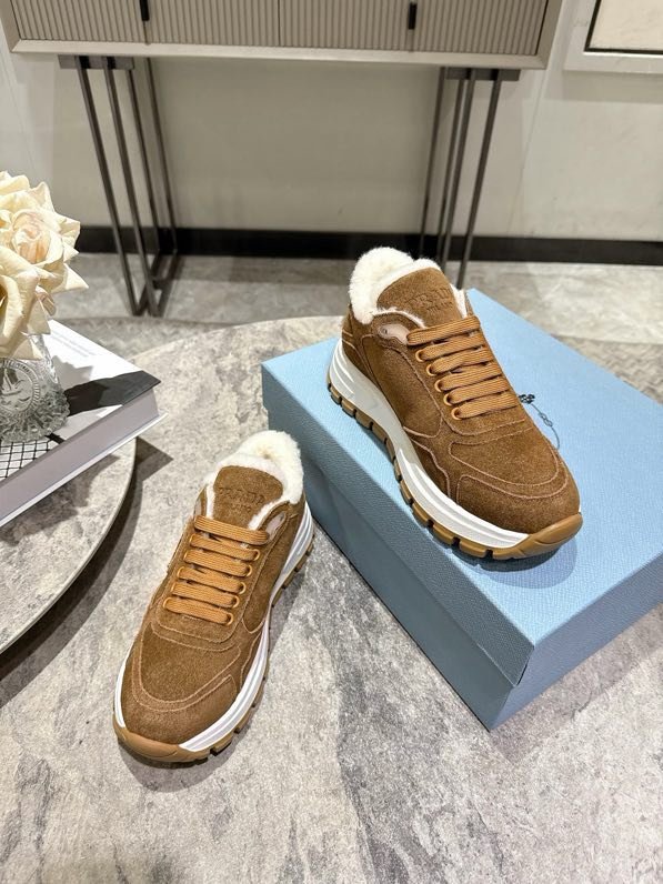 Кросівки жіночі фото 9