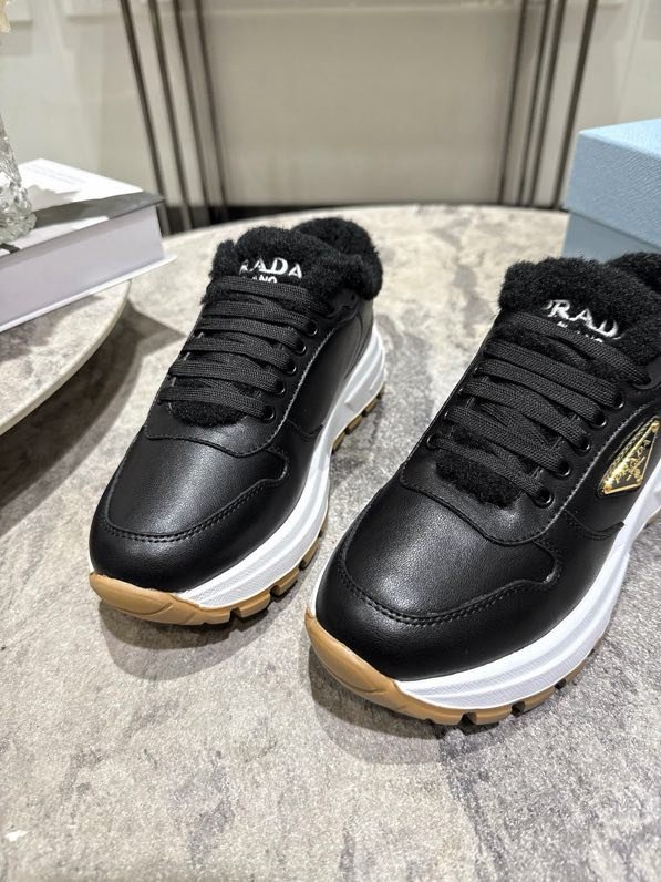 Кросівки жіночі фото 9