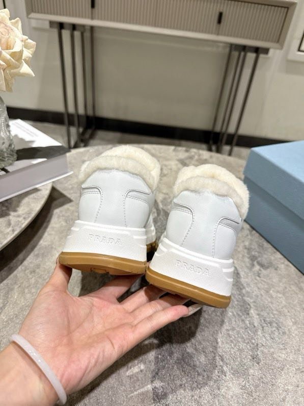 Кросівки жіночі фото 9