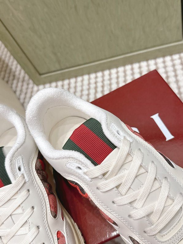 Кроссовки женские фото 9