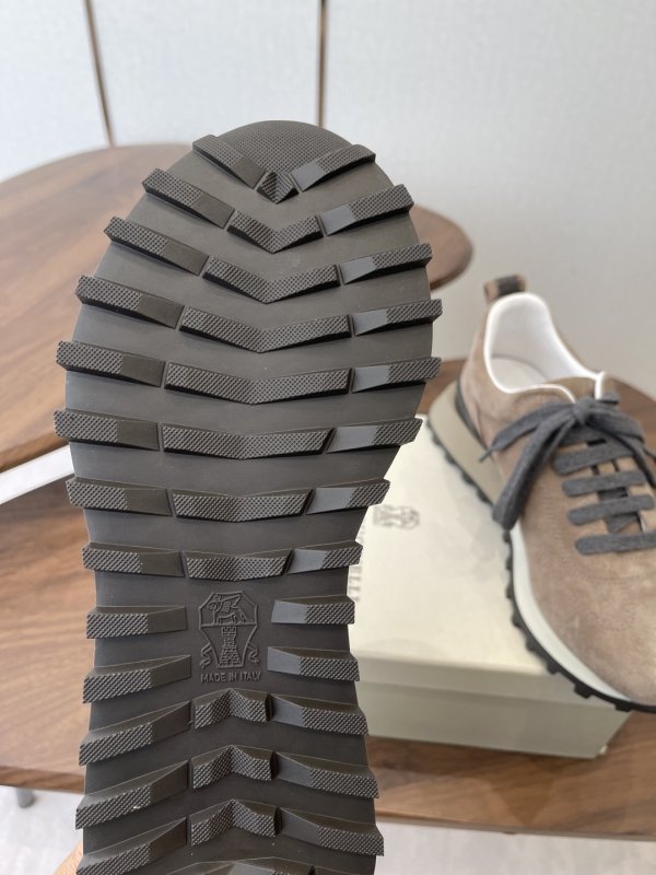 Кроссовки женские фото 9