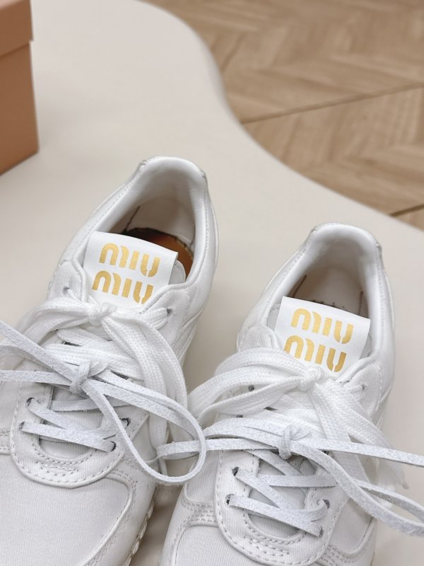 Кроссовки женские фото 9