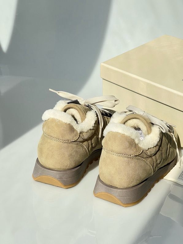 Sneakers winter on fur women's фото 2