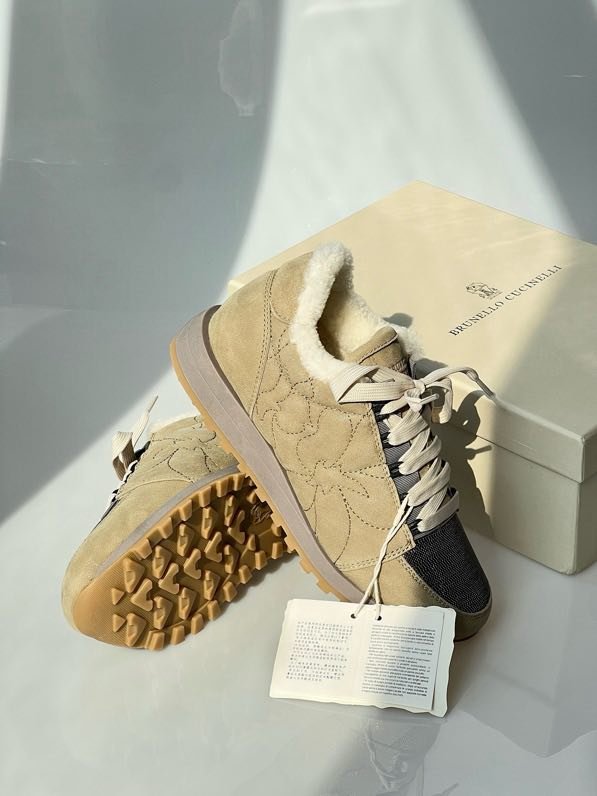 Sneakers winter on fur women's фото 5