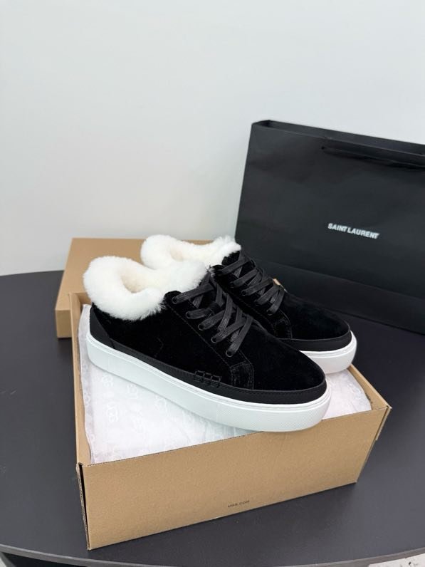 Sneakers winter on fur