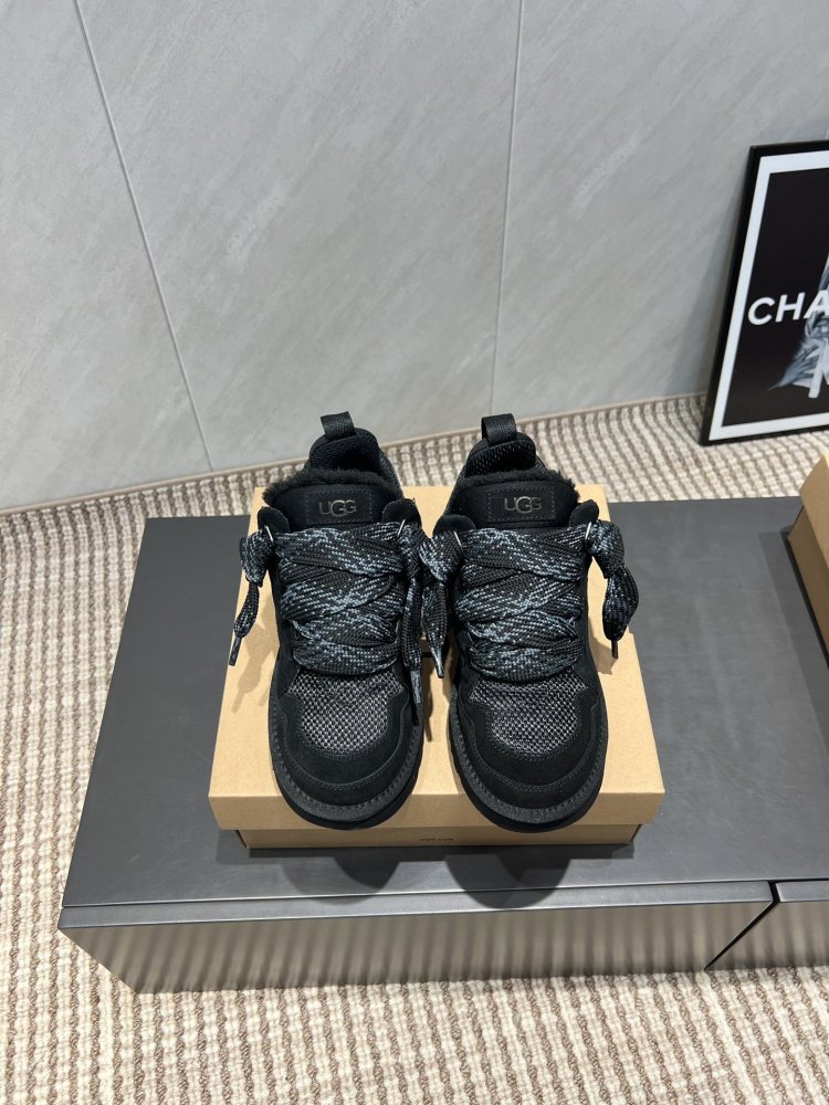 Кросівки зимові жіночі