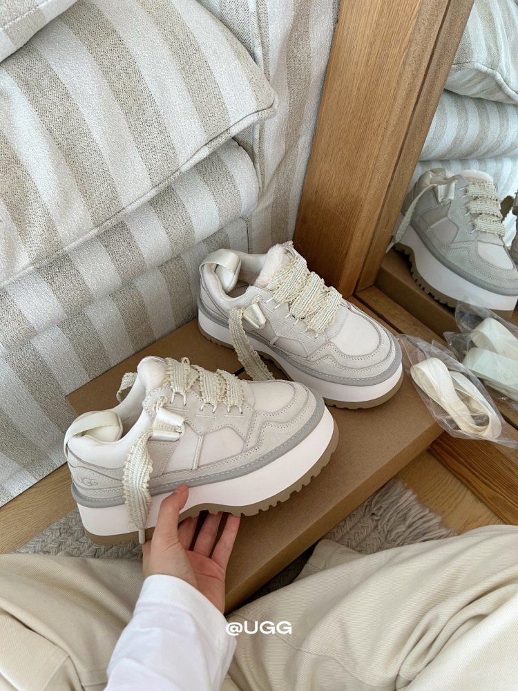 Кросівки зимові жіночі