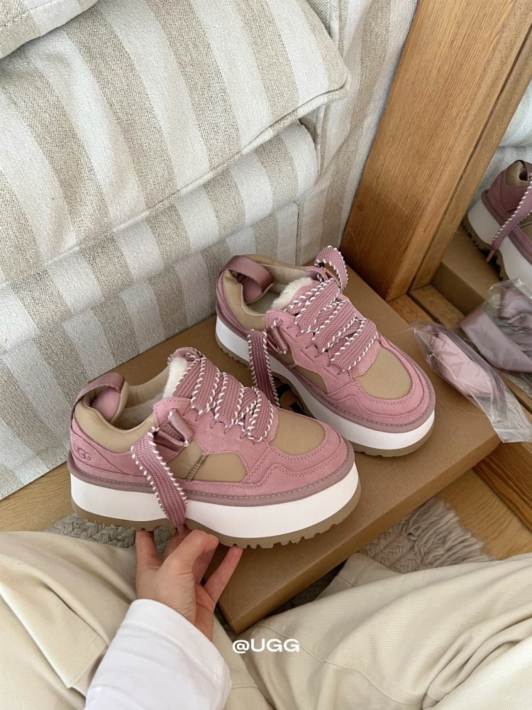 Кросівки зимові жіночі