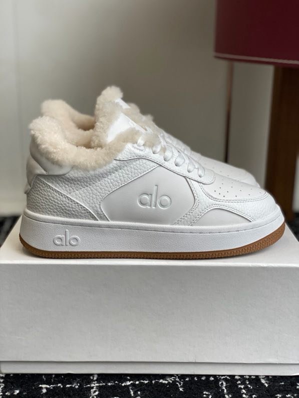 Кросівки зимові жіночі