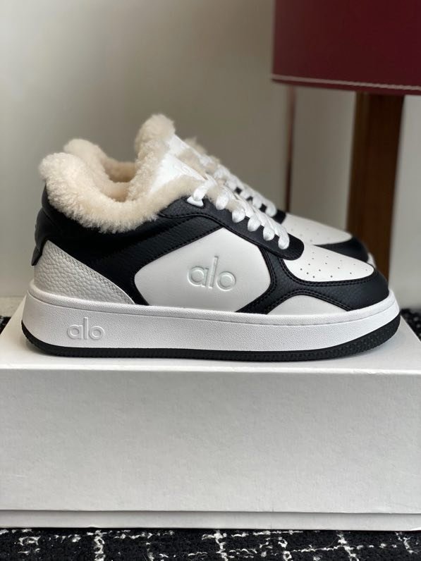 Кросівки зимові жіночі