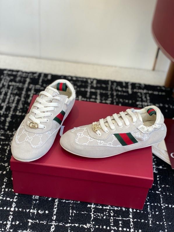 Кросівки фото 2