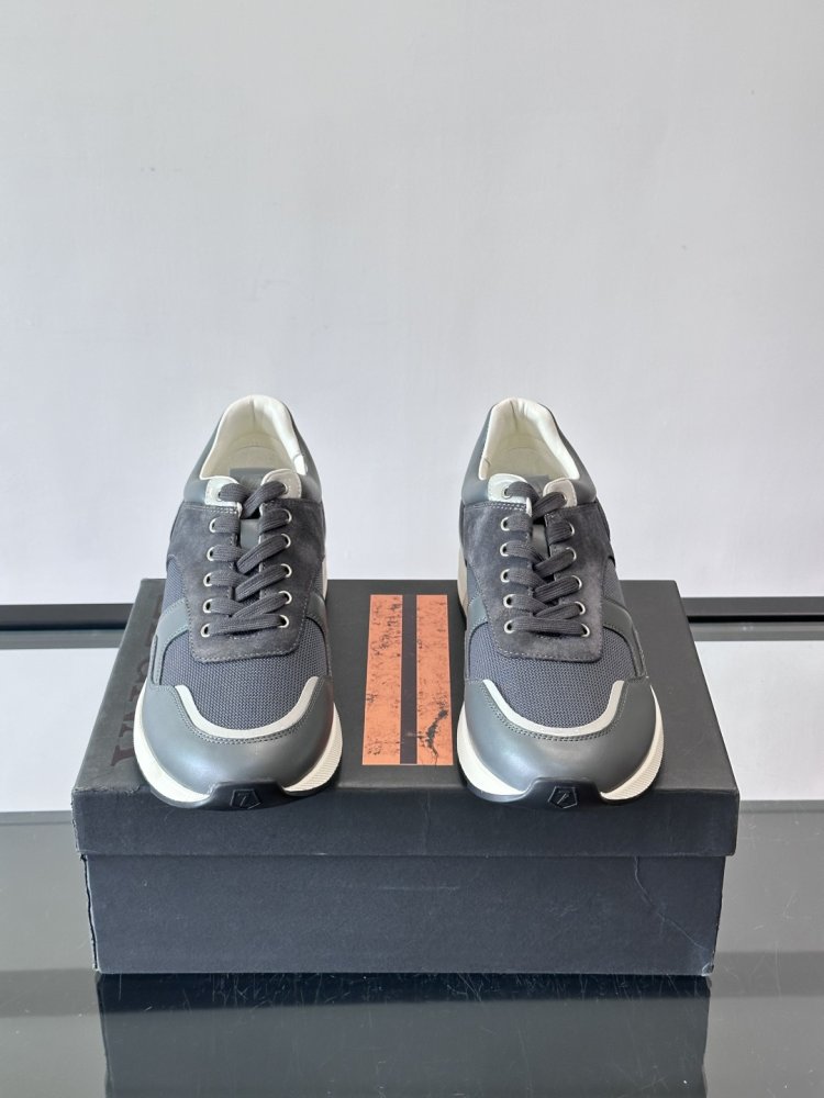 Кросівки фото 2