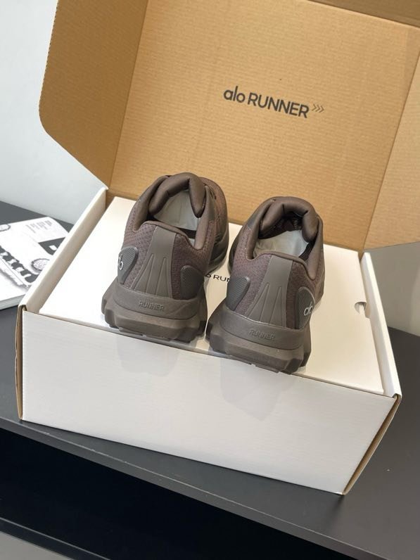 Кросівки фото 8