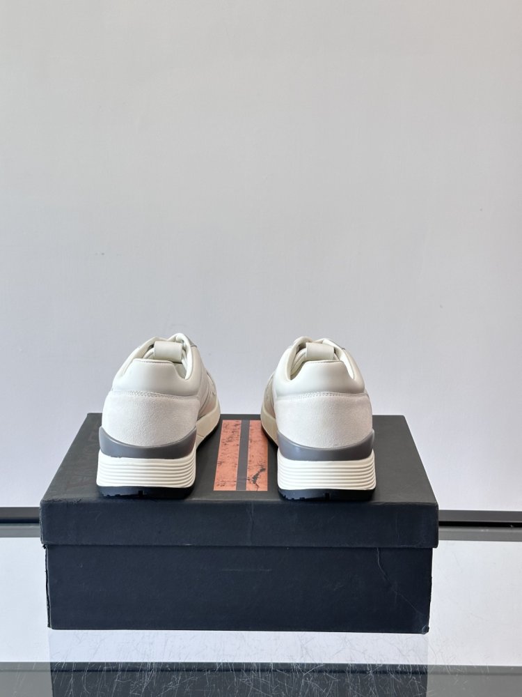 Кросівки фото 8