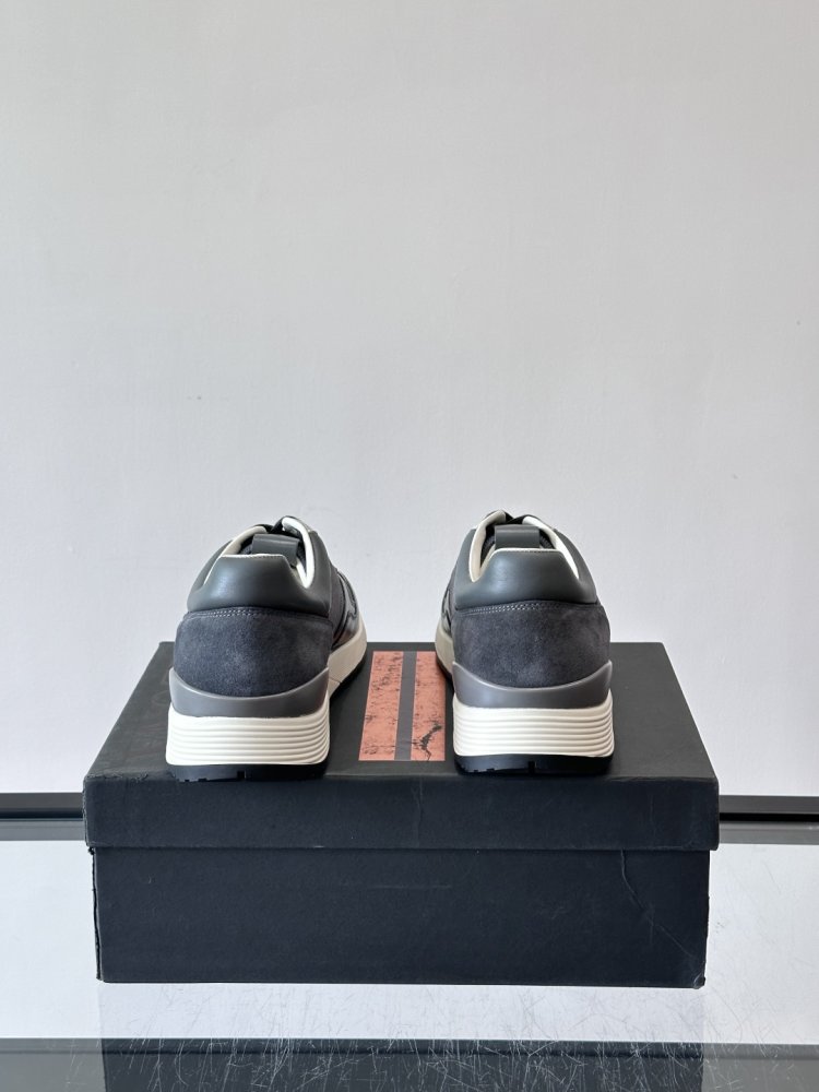 Кросівки фото 8