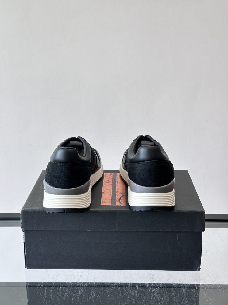 Кросівки фото 8