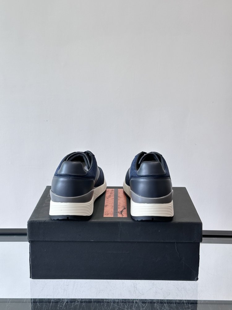 Кросівки фото 8