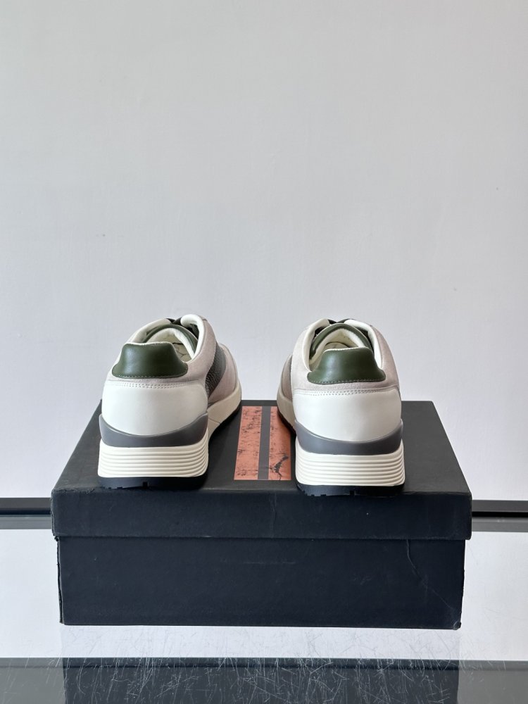 Кросівки фото 8