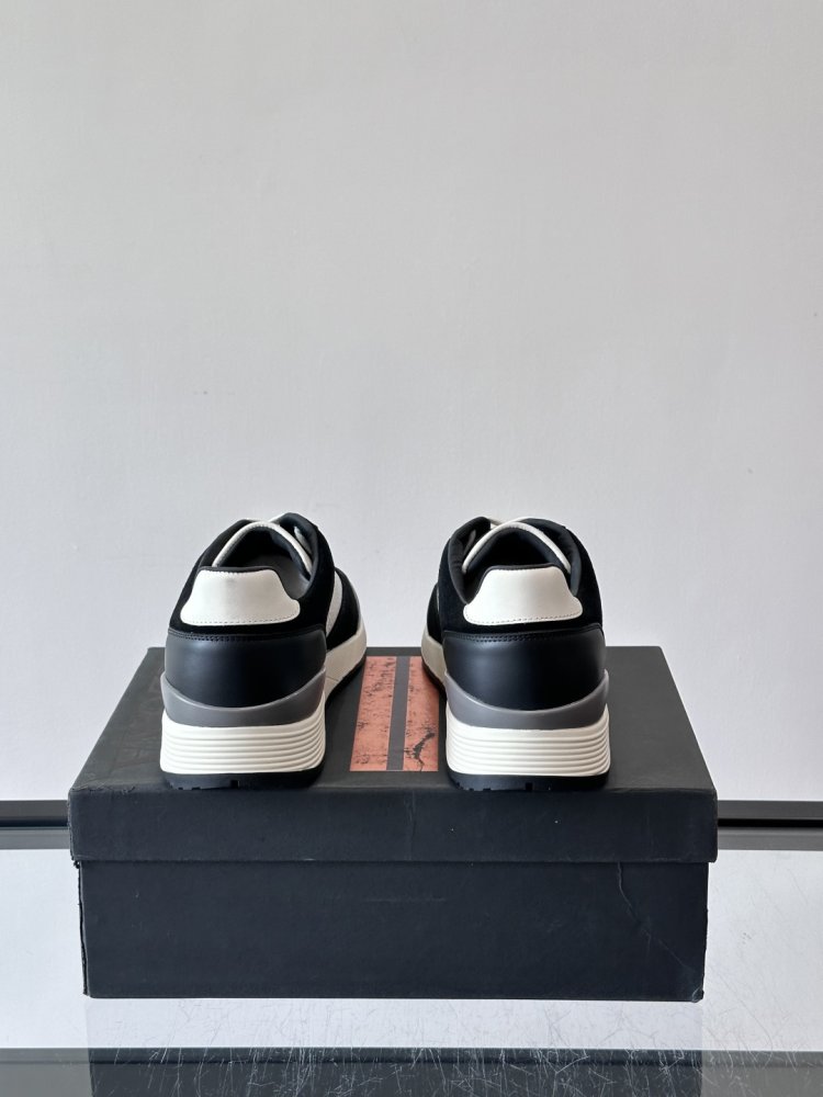 Кросівки фото 8