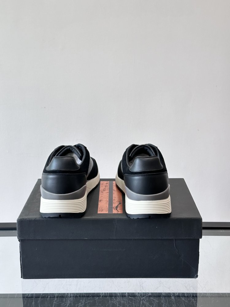 Кросівки фото 8