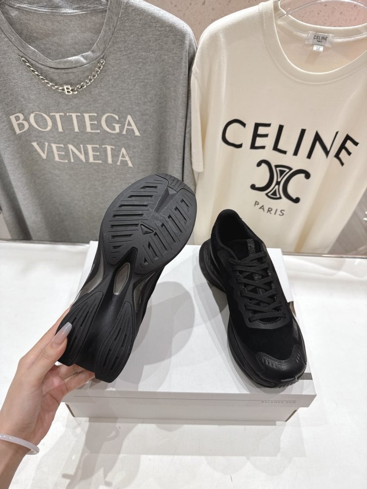 Кросівки фото 9