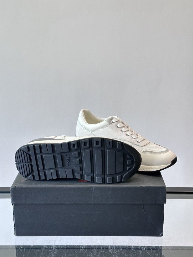 Кросівки фото 9