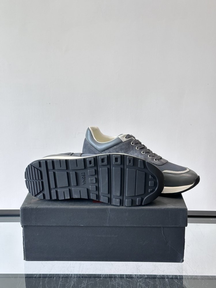 Кросівки фото 9