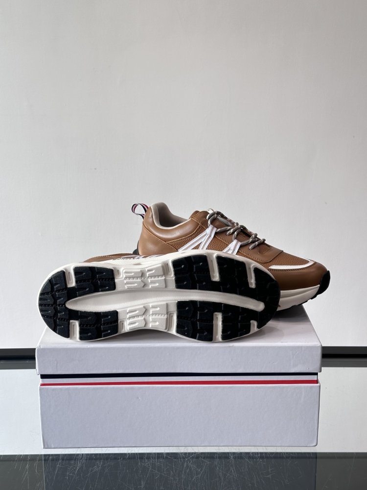 Кросівки фото 9