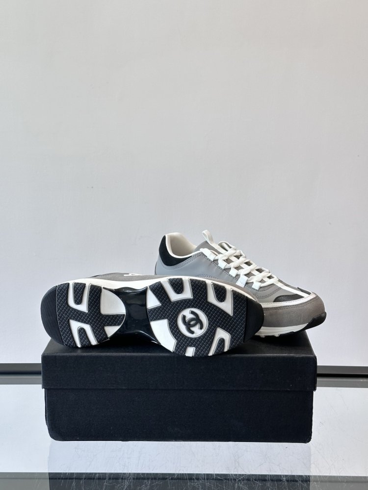 Кросівки фото 9