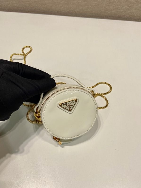 Круглая сумка из лакированной кожи 8 см фото 2