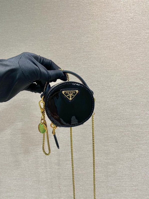 Круглая сумка из лакированной кожи 8 см фото 2